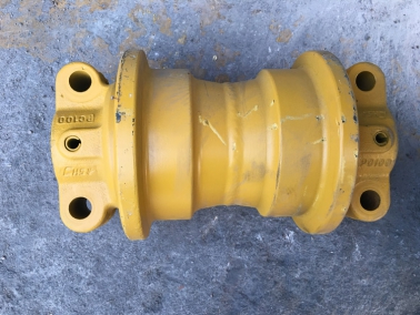 PC100-5支重(zhong)輪(lun)