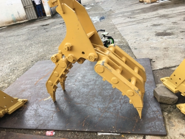 60機(ji)機(ji)械式抓木(mu)器(qi)