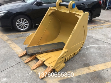 PC200 1方(fang)鑛山挖鬭(dou)