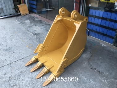 PC200包(bao)邊600寬(kuan)挖鬭(dou)