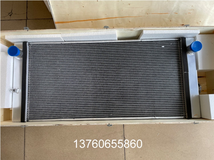 住友SH200-6挖掘(jue)機水箱(xiang)